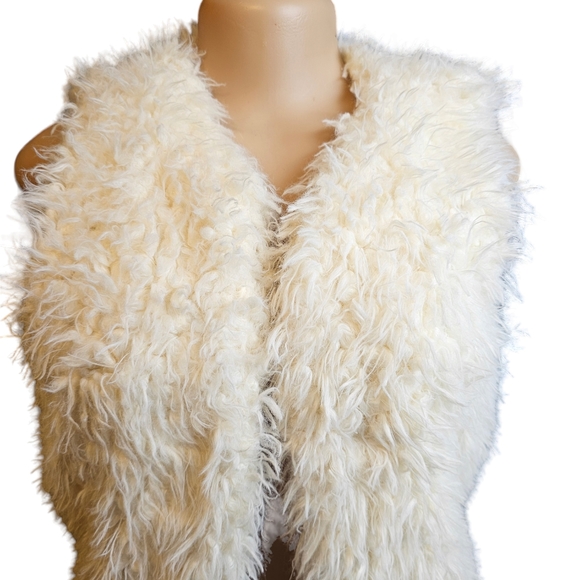 B Sweet faux fur vest - Picture 5 of 9